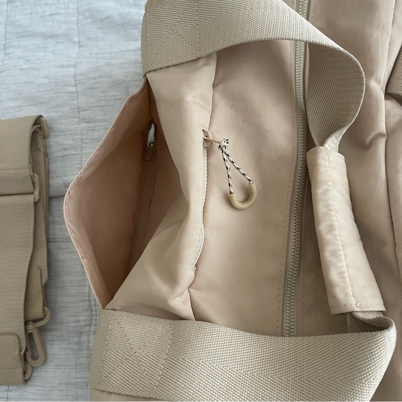 BEIS ‘The Sport Duffle Backpack’ - Picture 4 of 7